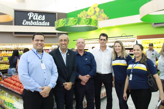 4 Carlos André Rolmar Luciano e equipe OCB ES - Clac inaugura supermercado moderno em Alfredo Chaves