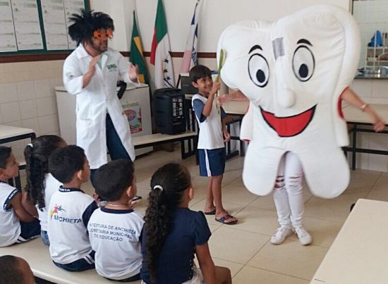 Saude Bucal outubro 2017 2 - Escolas de Anchieta recebem 1,5 mil kits de Saúde Bucal