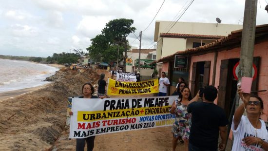 WhatsApp Image 2017 11 03 at 10.52.43 - Moradores de Meaípe apresentam pedidos durante protesto pacífico