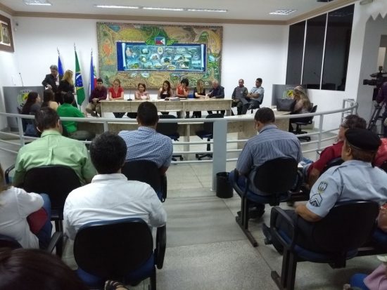 Plenário cheio na Câmara de Guarapari debate maus tratos com animais na cidade
