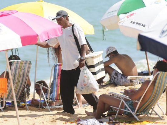 praia - Ambulantes têm prazo prolongado para cadastramento em Guarapari
