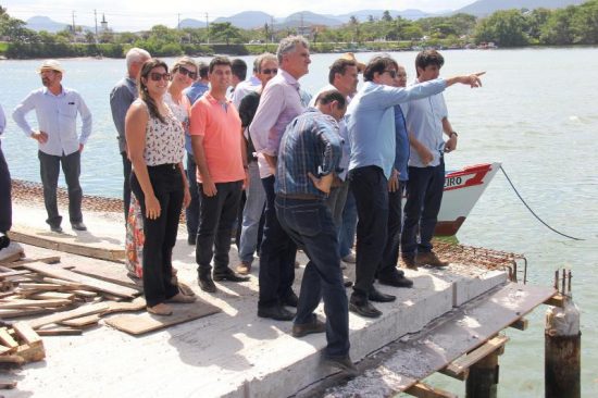 Governador do Estado e Prefeito de Guarapari visitam a obra de revitalização da orla do canal