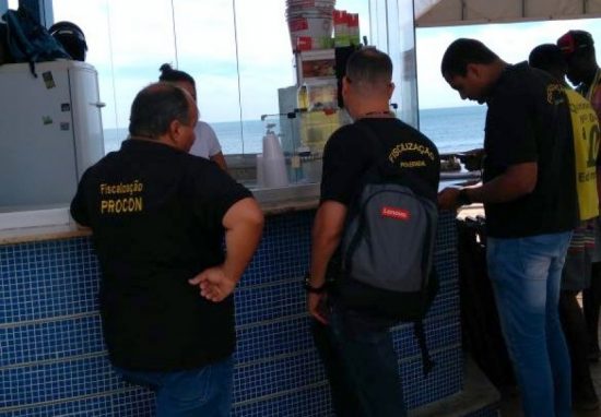 Operação Verão do Procon fiscaliza quiosques e leva orientações ao consumidor 1 procon estadual