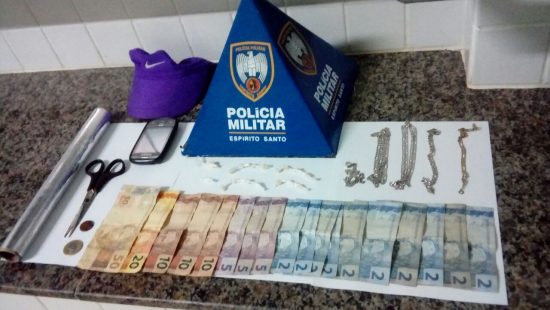 Fim de semana: suspeitos detidos, armas e drogas apreendidas pela PM em Guarapari 3 17 Pedras em Itapebussu