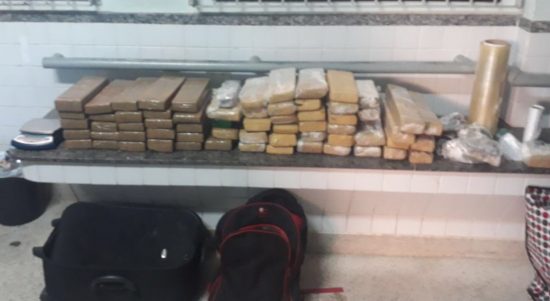 PM apreende quase 70 kg de maconha na Praia do Morro, Guarapari 1 60 KG de maconha Praia do Morro 1