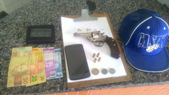 Fim de semana: suspeitos detidos, armas e drogas apreendidas pela PM em Guarapari 2 Revolver .32 Praia do Morro