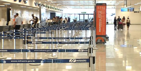 aeroporto - Voos do Aeroporto de Vitória, inaugurado quinta-feira (29), ainda decolam e pousam em pista antiga