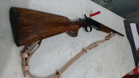 Homem é detido por apontar arma de fogo em Alfredo Chaves 1 arma 2