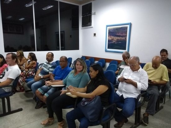 Castanheiras da Praia do Morro serão cortadas 2 audiencia1