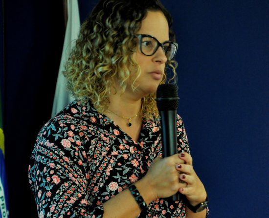 Elas ainda ganham menos, mesmo trabalhando mais e com escolaridade maior que os homens 2 ibge