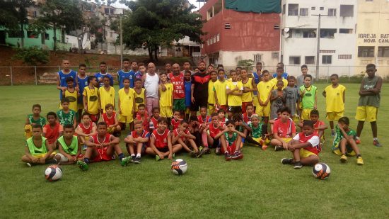 Seu bairro no Folha: Futebol para crianças e adolescentes no bairro Adalberto em Guarapari 1 20180412 151559
