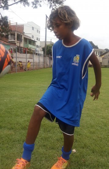 Seu bairro no Folha: Futebol para crianças e adolescentes no bairro Adalberto em Guarapari 2 20180412 152403