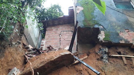 balanço das chuvas gri abril18 7 - Chuva deixa família desalojada; água invade casas e moradores ficam no prejuízo em Guarapari