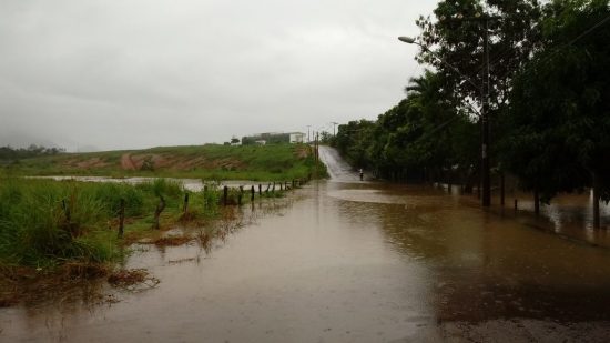 Chuva intensa causa alagamentos em Guarapari 1 via de acesso ao Ifes prof Rafael