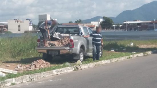 entulho praia do morro 3