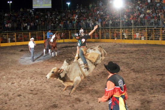 festa do cavalo rodeio - Rodeio e shows movimentam o fim de semana em Alfredo Chaves