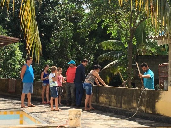 iguape - Comunidade de Iguape recebe visita do Prefeito de Guarapari após temporal