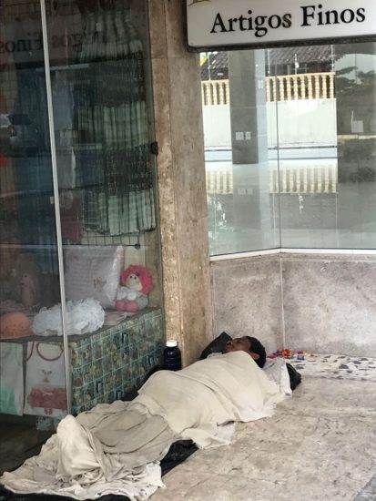 moradores de rua3 - Moradores e prefeitura buscam solução para pessoas em situação de rua