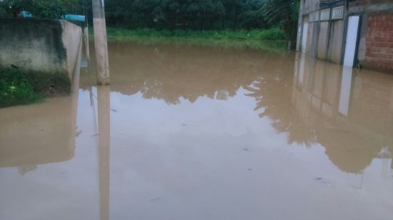perocao - Fotos: Chuva causa transtornos em Guarapari e Alfredo Chaves