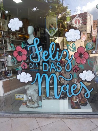 vitrines mães 4 - Dia das Mães: CDL Guarapari espera aumento de 10% nas vendas deste ano