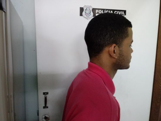 20180611 154804 - Jovem é preso em Guarapari após furtar sorveteria com simulacro de arma de fogo