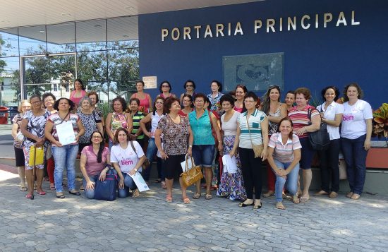 Projeto Querer Bem promove conscientizacao sobre cancer de mama - Campanha do agasalho para o Instituto das Irmãs Missionárias de Nossa Senhora de Fátima em Guarapari reúne voluntários