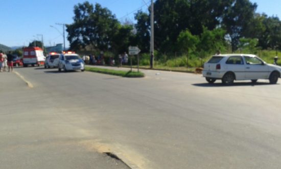 3 - Acidente envolvendo dois carros deixa senhor em estado grave em avenida de Meaípe