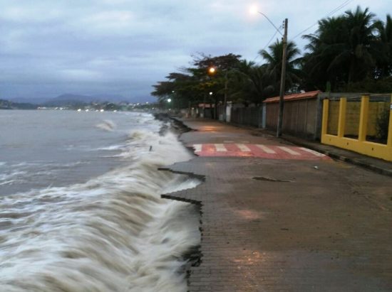 Avanço da maré em Anchieta 2017 2 - Anchieta realizará obras de quase R$ 4 milhões