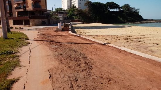 Praia do Riacho 09 07 - Após conclusão do muro, obras continuam na Praia do Riacho em Guarapari