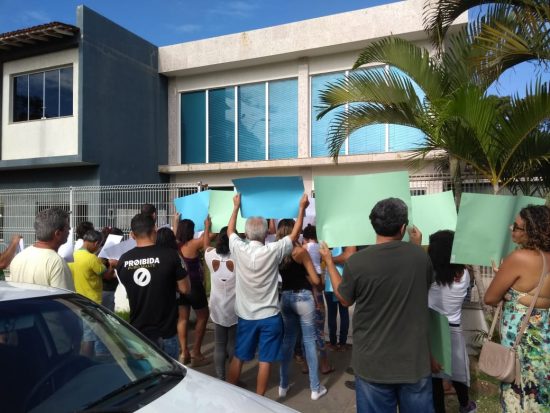 arinda3 - Ainda sem luz, moradores de Santa Arinda fazem protesto em frente à Prefeitura de Guarapari