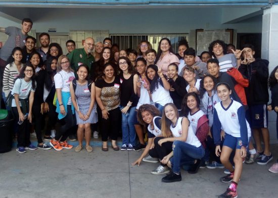 Escola de Anchieta recebe universitários do Texas 1 baylor