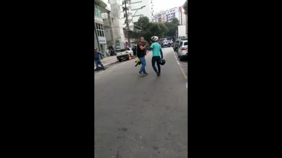 Fiscalizacao Transito Prancheta 1 - Discussão entre supervisor de trânsito e motoboy termina com agressões em Guarapari