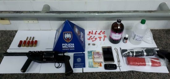 Tráfico drogas e porte de armas levam quatro pessoas para a delegacia em Guarapari 1 Snata Mônica 22.08
