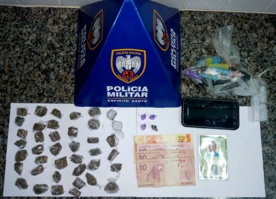Tráfico PM - Suspeito é preso com drogas na Praia do Morro em Guarapari
