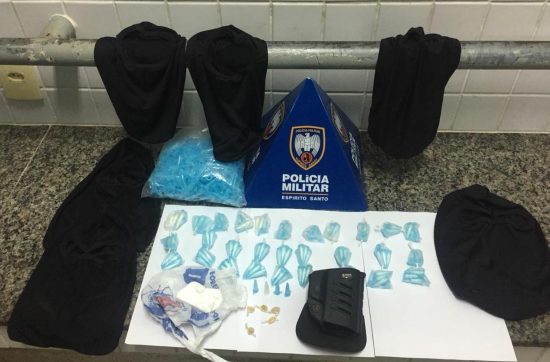 Polícia prende traficantes vendendo cocaína no bairro Jabaraí 1 WhatsApp Image 2018 08 04 at 13.39.14