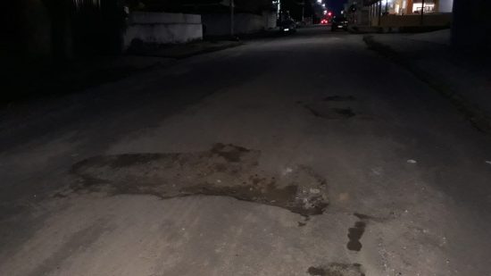 WhatsApp Image 2018 08 06 at 17.54.01 - Moradores de Meaípe entram na contramão para desviar de crateras na avenida principal