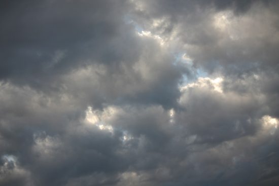 dia nublado - Chuvas ocasionais até sábado em Guarapari