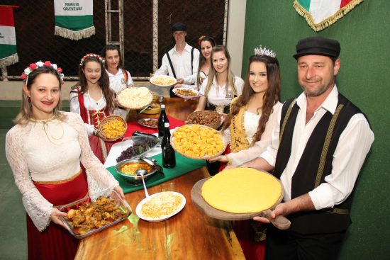 Eventos tradicionais ditam o final de semana em Anchieta 1 imigração