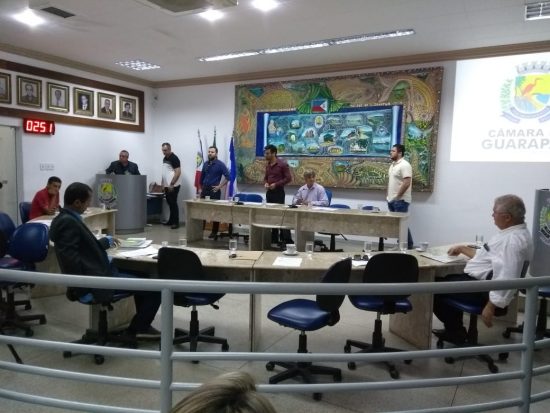 mesavazia - Vereadores de Guarapari esvaziam sessão para evitar votação do Refis