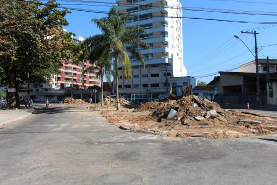 CORTE ÁRVORES PRAINHA 2 - Juiz revoga decisão e Prefeitura de Guarapari pode cortar árvores na Praia da Muquiçaba