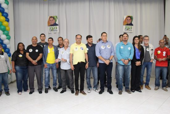 Dentro - Candidato a deputado federal, Da Vitória agradece apoio de líderes guaraparienses