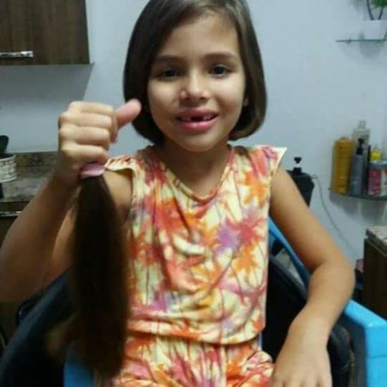 Ana Clara - Grupo de Guarapari arrecada cabelos para crianças com câncer