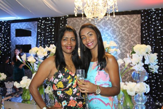 Edna e filha Dayane Santana - Formandos realizam sonho em festa promovida por cerimonial de Guarapari