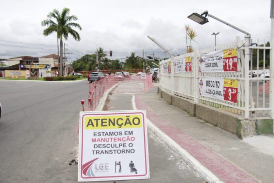 Extracenter obra trevo 1 - Trânsito é alterado em importante via de Guarapari