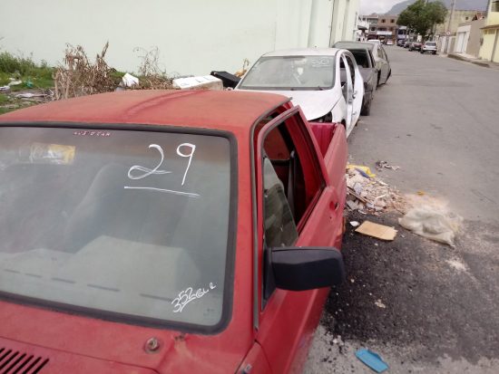 Veículos que ocupavam entorno da Polícia Civil em Guarapari começam a ser despachados 2 carros polícia