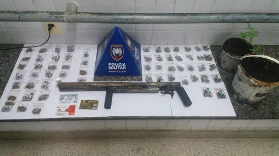 menorpm - Menor é detido com drogas e arma em Guarapari