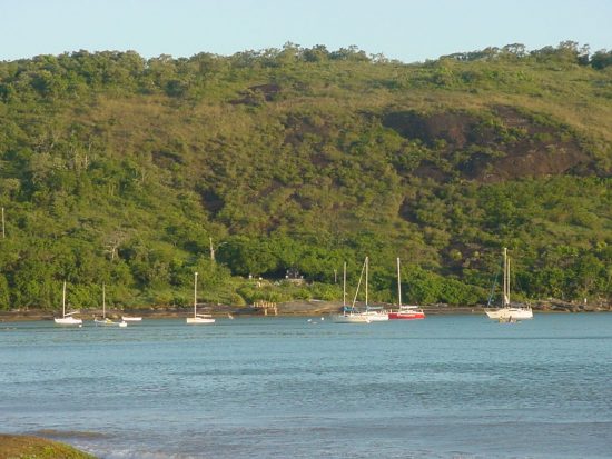 Morro da pescaria vista da praia - Não há confirmação de fragmentos de óleo em praias de Guarapari