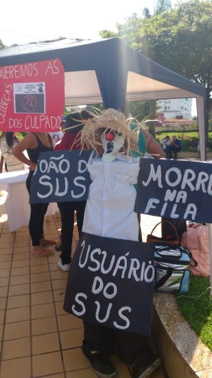 manifestação saúde de guarapari 5 - Grupo se une e pede assinaturas em prol da saúde de Guarapari