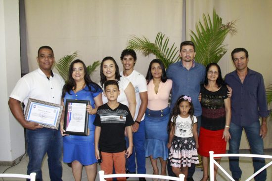 Oséas Portilho e familiares - Prêmio de destaque operacional homenageia policiais em Guarapari