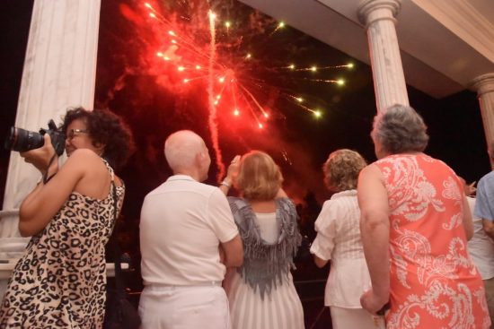 Réveillon com programação especial no Aroso Paço Hotel em Pedra Azul 3 aroso fogos